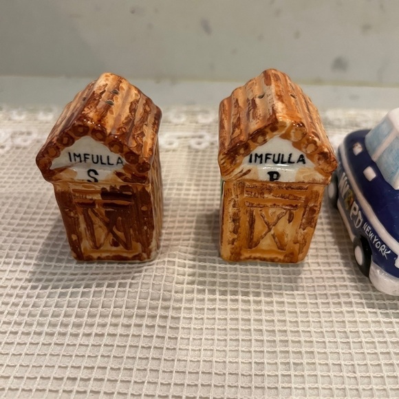2 sets of Salt and Pepper Shakers. Minature OutHouse S&P and NYPD police car S&P - Picture 2 of 13